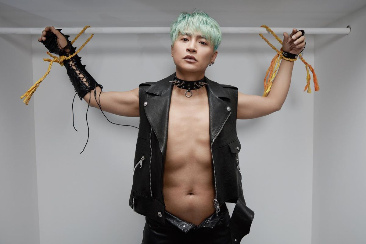 ▲陳志朋大玩SM，雙手綑綁挑戰禁忌。（圖／金三角提供 , 2017.12.02）