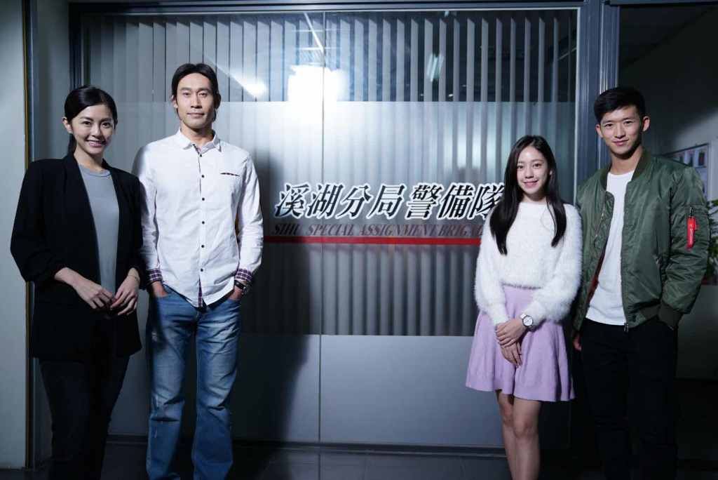 ▲《驚夢49天》演員合影。（左起）任容萱、劉國雄、陳天仁、李至元。（圖／原創娛樂，2017.12.02）