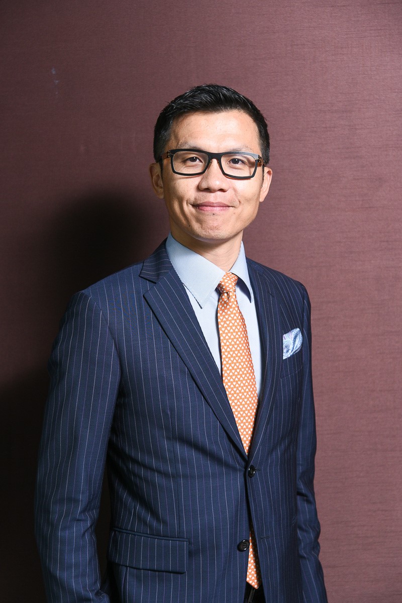 ▲針對市場流傳借房貸買南非幣套利，瑞士銀行台灣區財富管理部副總裁顏明宏提醒投資人，當心賠了夫人又折兵。（圖／瑞銀提供 ,）