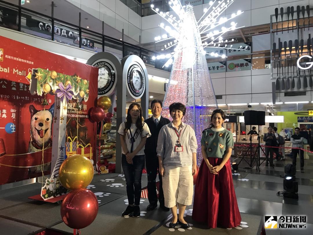 ▲Global Mall新左營車站舉辦公益耶誕點燈活動，邀請大家關懷流浪毛小孩。（圖／記者黃玉婷攝 , 2017.11.30）