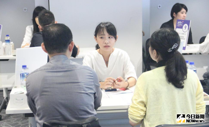 ▲日本調查指出，日本學士畢業社會新鮮人起薪10年來僅1%調幅。反觀台灣新鮮人，起薪17年來不增反減，今年才又重新回到28K。（圖／NOWnews資料照）