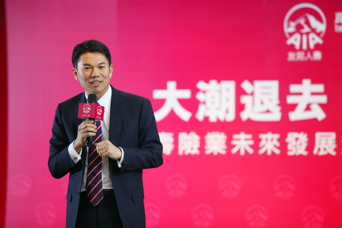 ▲因應長期業務發展策略調整，AIA友邦人壽總經理侯文成宣布，明（2018）年起終止業務人員通路，約300名業務員將轉介給錠嵂保經，但不會強制，仍以業務員個人意向為主。（圖／友邦人壽提供）