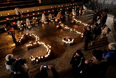 311大地震兩周年紀念日前夕，日本各地舉行許多悼念活動。［圖／美聯社］