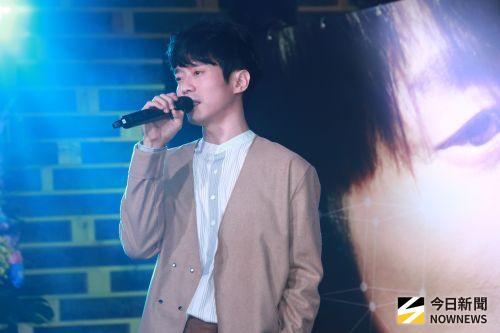 張棟樑〈當你孤單你會想起誰〉原唱是男團！還曾幫劉德華黎明寫歌
