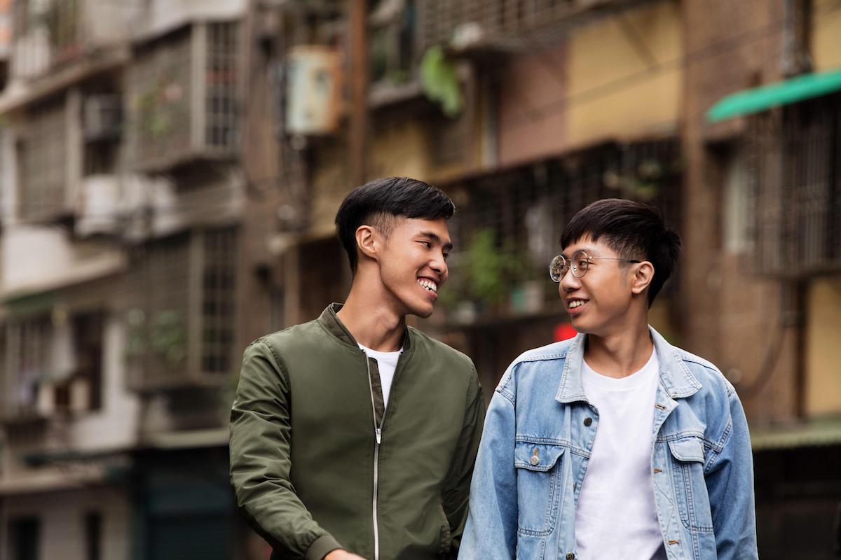 ▲霖霖與伴侶拍攝影片，鼓勵HIV感染者多加了解用藥資訊以及穩定服藥。（圖／資料照片）