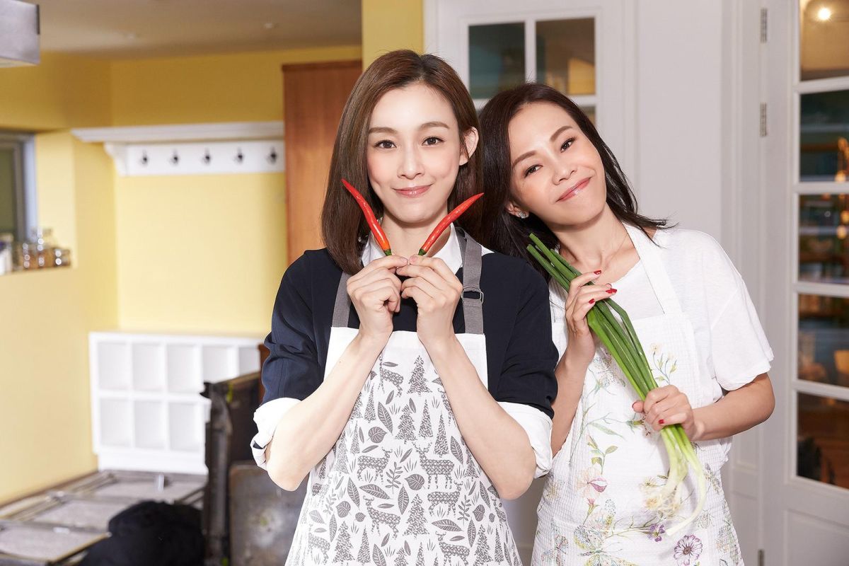 ▲彭佳慧（右）、范范兩人合作歌曲〈我們真的幸福了嗎〉。（圖／索尼提供 , 2018.01.30）