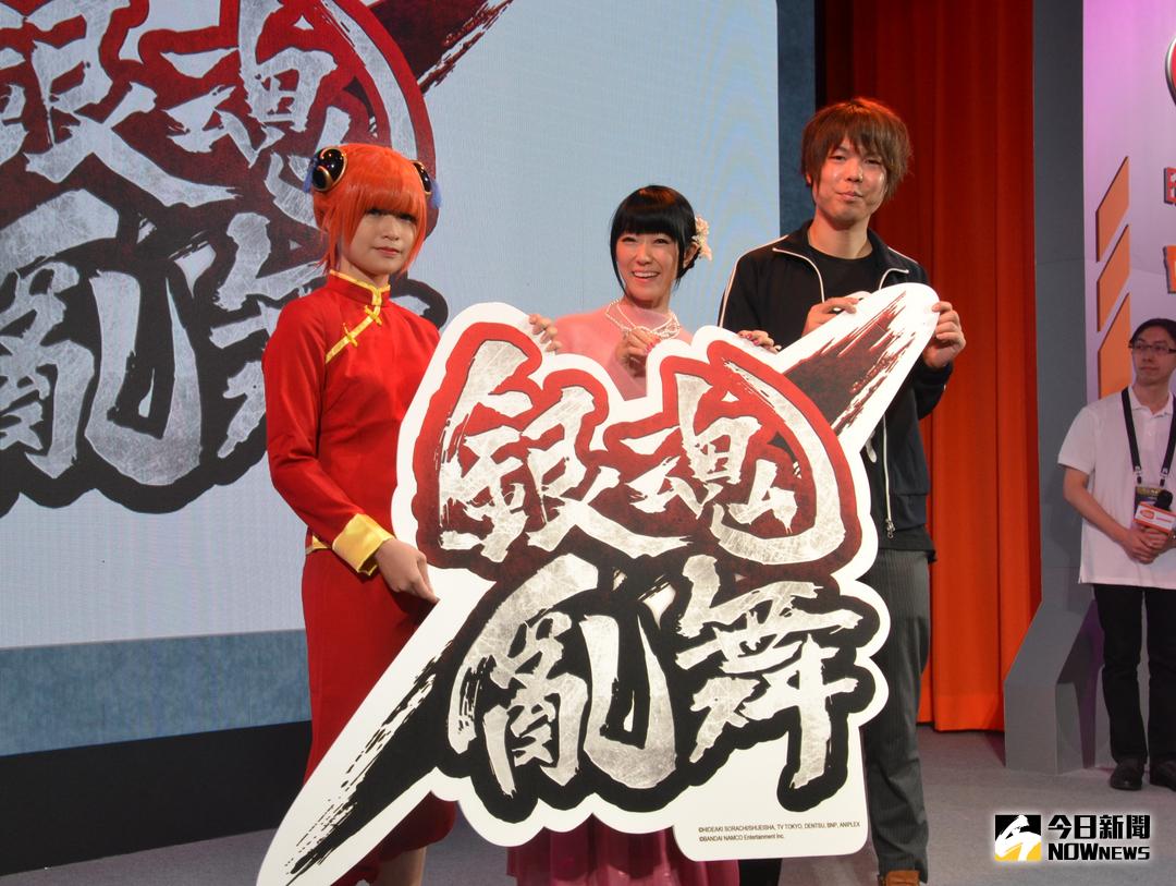 ▲《銀魂亂舞》製作人都築克明（圖右）與人氣聲優釘宮理惠（圖中）今日來到台北電玩展與玩家見面。（圖／記者顏大惟攝，2018.01.28）