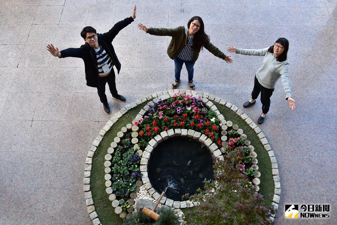 ▲明道大學生帶領員林農工學生打造「圓融」造景，讓人360度都能欣賞其中藝術。（圖／記者陳雅芳攝，2018.01.27）