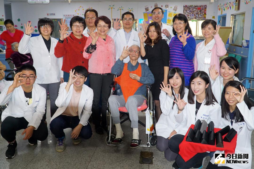 ▲大葉大學視光系客製化輔具眼鏡，捐贈給護理之家、長期照護中心。（圖／記者陳雅芳攝，2018.01.27）