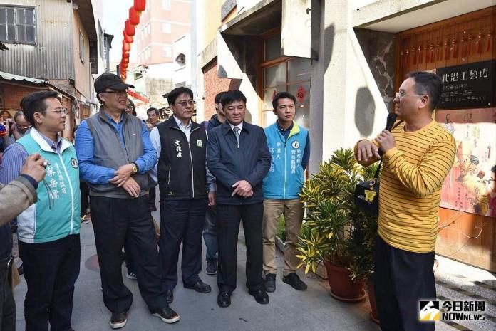 ▲縣議員蔡岳儒及北港鎮長張勝智陪同文資局長施國隆等現勘，盼完整保留文化遺產空間、重現古老宗教老鎮的魅力。（圖／記者蘇榮泉翻攝，2018.01.26）