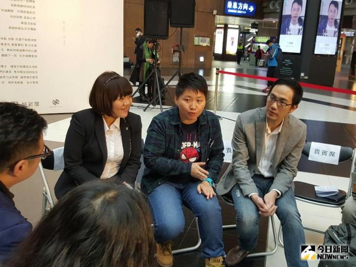 ▲富盈數據執行長陳顯立（圖右）表示，看好數位內容創作經濟，未來將攜手台灣部落客協會（籌備中）共同協助部落客將優質創作內容推廣出去。圖中為協會發起人部落客「爆肝護士」洪毓涵。（圖／記者許家禎攝，2018.1.25）