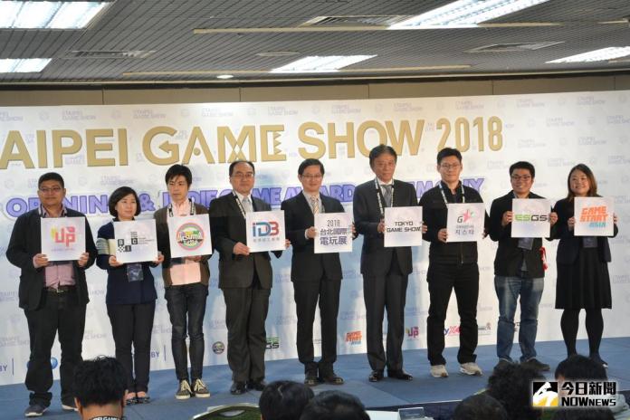 ▲與會貴賓一同宣布「2018 台北國際電玩展」正式開幕。（圖／記者顏大惟攝，2018.01.25）