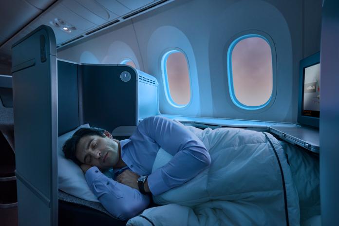 想要躺著爽飛出國玩，航空公司推出商務艙團購優惠。（圖／加拿大航空）