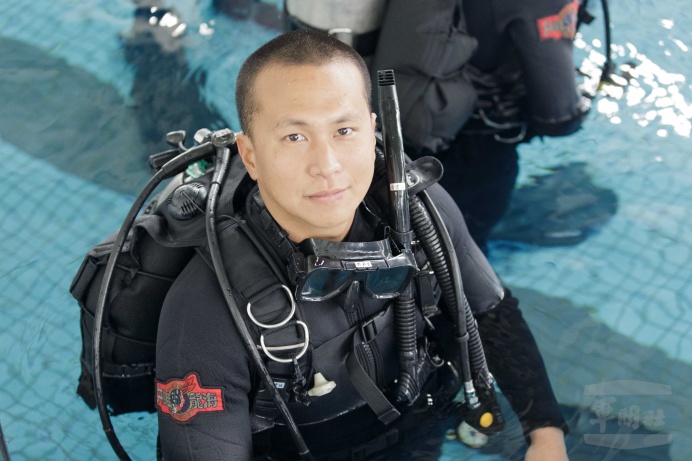 ▲ 一兵林立入營前職業是潛水教練，為了興趣與志向，立志加入海龍蛙兵行列。（軍聞社記者陳建興攝）