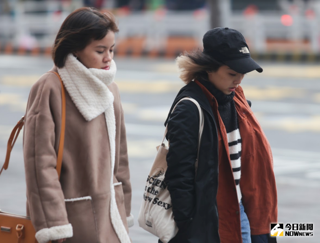 ▲今（22）起東北風減弱，各地高溫好天氣，北部回升至32度左右。氣象專家吳德榮曝「下波冷氣團時間」，平地可能出現14度低溫。（圖／NOWnews資料照）