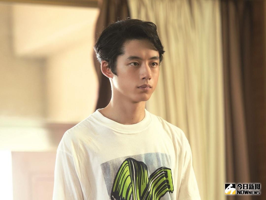 ▲坂口健太郎飾演迷戀有村架純的社員好友。（圖／車庫娛樂 , 2018.1.23）