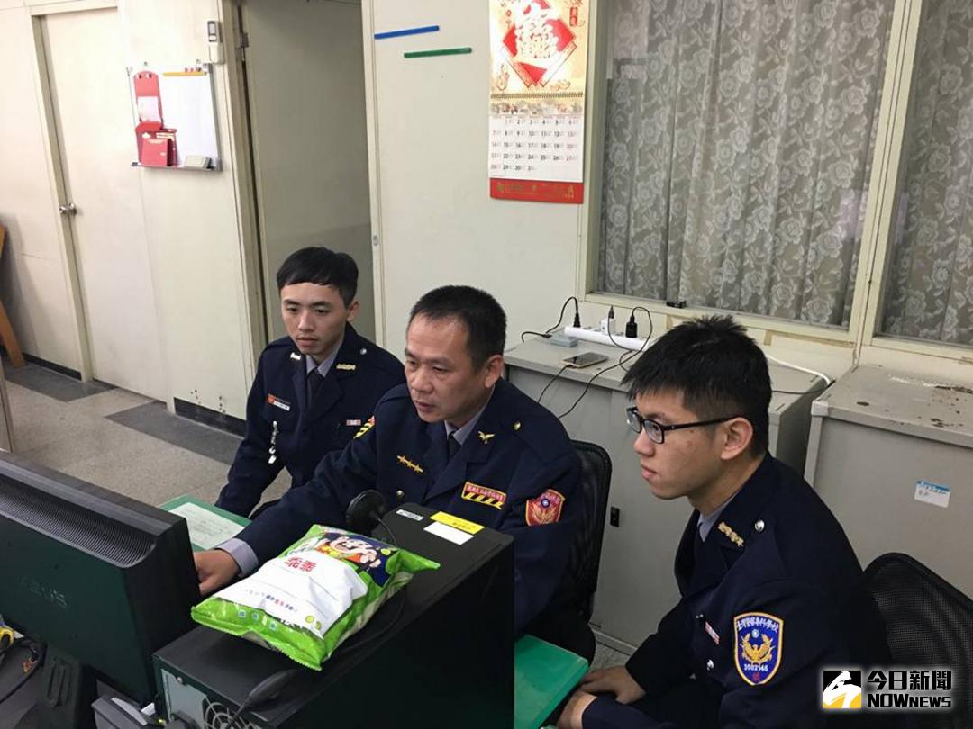 ▲警專生被分派至全國的警察單位實習，跟著資深學長、姐服勤。（圖／記者蘇榮泉翻攝，2018.01.19）