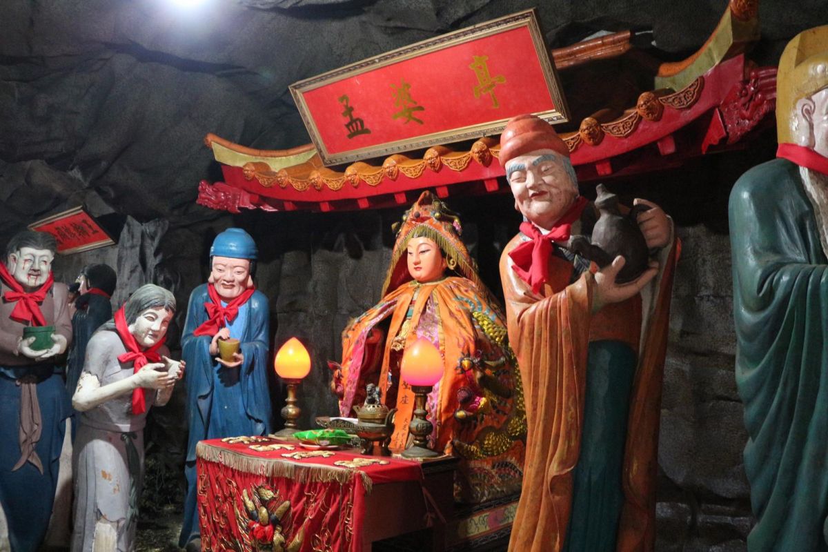 ▲第十殿的轉輪王，會根據前面九殿的審判結果來區分善惡並核定等級，分派亡者至孟婆亭喝下忘魂湯，投胎轉世為人或往畜道受報\\)。（圖／新北市政府提供）