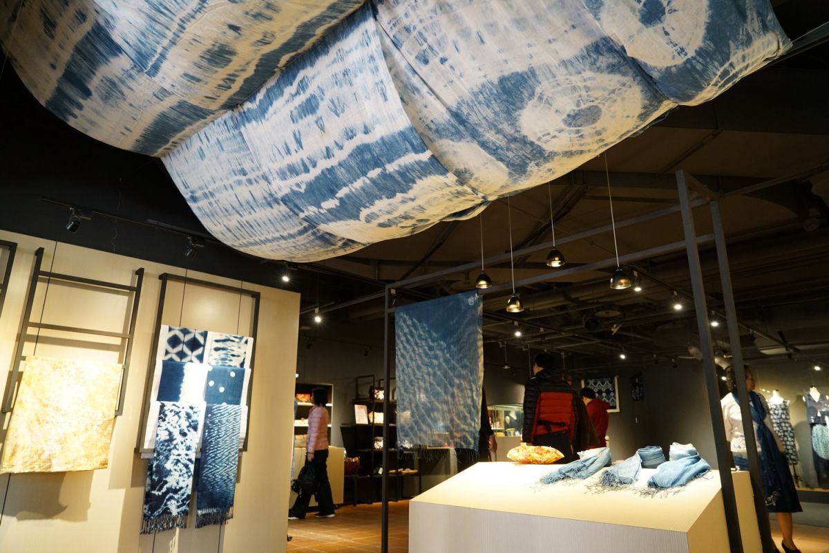 ▲客家文化園區新的文創商品店試營運，提供一個全新的展售平台，期望結合產官學的資源，共同發揮新北客家文化的創意。（圖／新北市政府客家事務局提供）