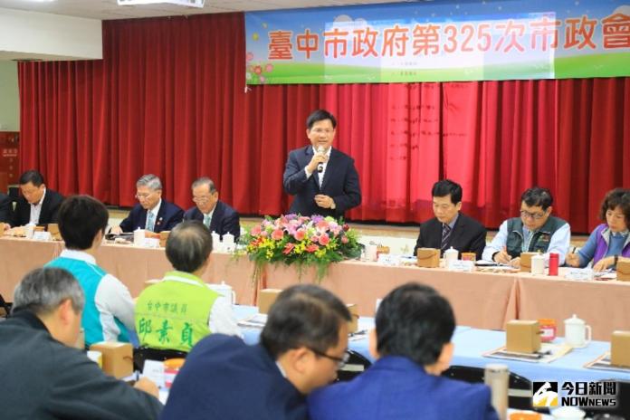 ▲台中市政府107年總預算尚未審議完成，影響民生與市政建設，市長林佳龍說，這是「少數霸凌多數」，不符民主程序。（圖／記者柳榮俊攝 , 2018.1.22）