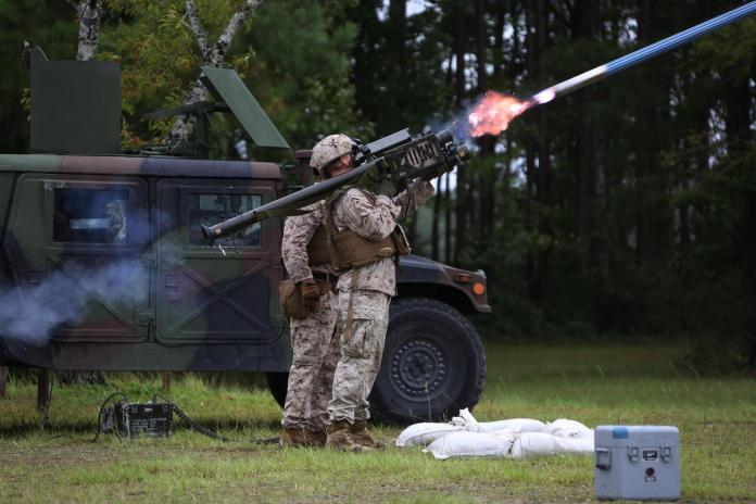 ▲美軍陸戰隊發射肩射型刺針飛彈。（圖／美軍陸戰隊）