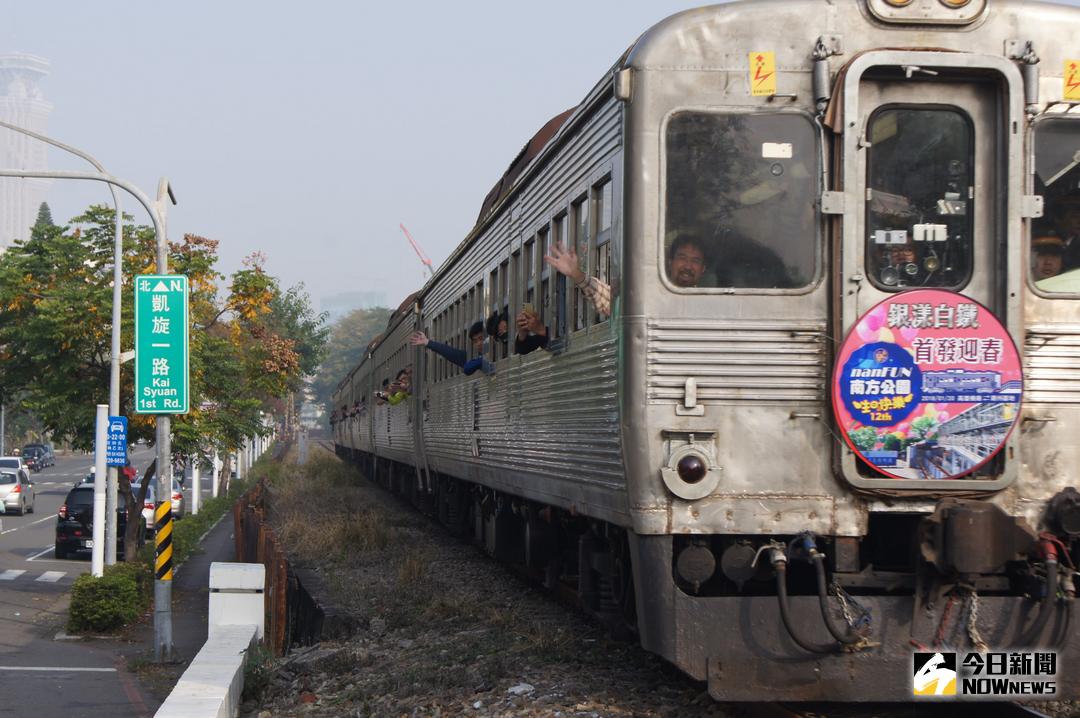 ▲當時黑色的蒸汽火車形成強烈的對比，「光華號」因而獲得白鐵仔的稱號。（圖／記者謝志昇攝 , 2018.01.20）