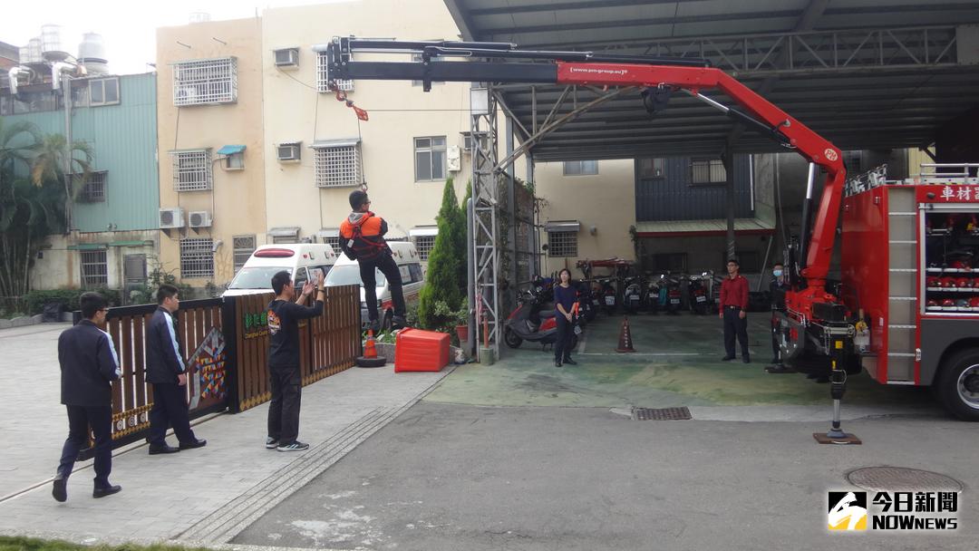 ▲彰化縣消防局為新進人員辦理職前講習訓練，縣長魏明谷在消防節向所有辛苦打火兄弟致敬。（圖／記者陳雅芳攝，2018.01.19）