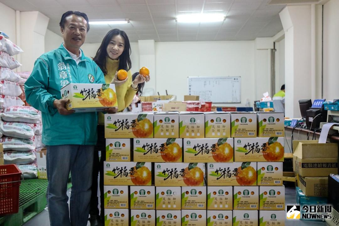 ▲民進黨嘉義縣長初選參選人翁章梁大讚竹崎農會，協助農民銷售農產品訂單搶手，是個好典範。（圖／邱嘉琪翻攝 , 2018.01.19）