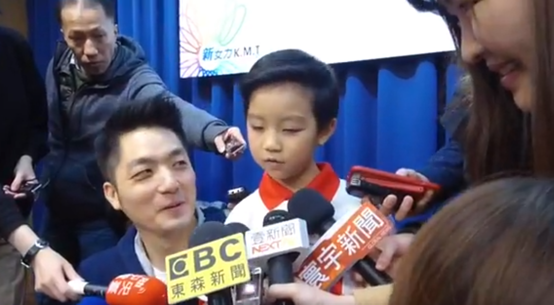 ▲蔣萬安的兒子曾經表示，「希望爸爸當台北市長」，媒體問到，他宣布不選，是否會讓兒子失望？蔣萬安說，兒子很可愛，問他要不要讓爸爸留在立法院，他也會說好。（資料照片／取自國民黨臉書直播）