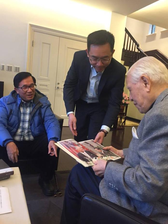 ▲前總統陳水扁（左）和前總統李登輝（右）會面，氣氛融洽。（圖／翻攝自李登輝臉書）