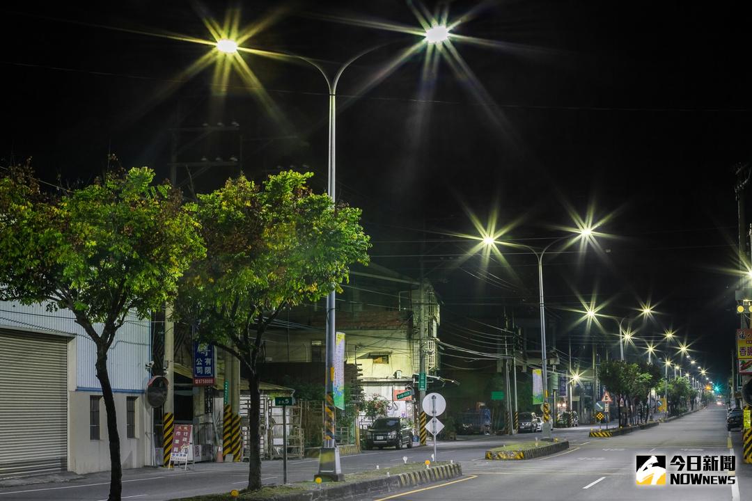 ▲彰化縣政府全面執行「水銀路燈落日計畫」，將縣內的水銀路燈換裝為LED路燈。（圖／記者陳雅芳攝，2018.01.17）