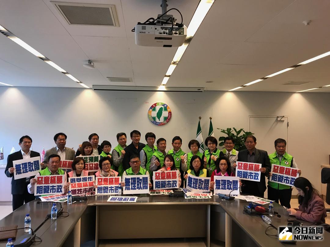 ▲台中市議會民進黨團指責，國民黨惡意杯葛，犧牲市政，根本是「選舉操作」，無理取鬧（圖／柳榮俊攝 , 2018.1.16）
