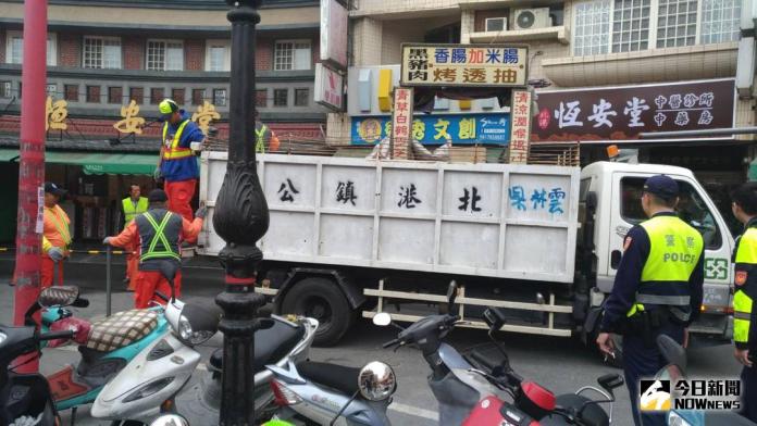 ▲近日台北市環保局公布了106年儲備清潔隊員的甄試錄取名單，總應考人數3560人，在最後錄取的476人中，竟然以大學學歷畢業者佔了最多，有40.55%。（示意圖／記者蘇榮泉翻攝，2018.01.04）