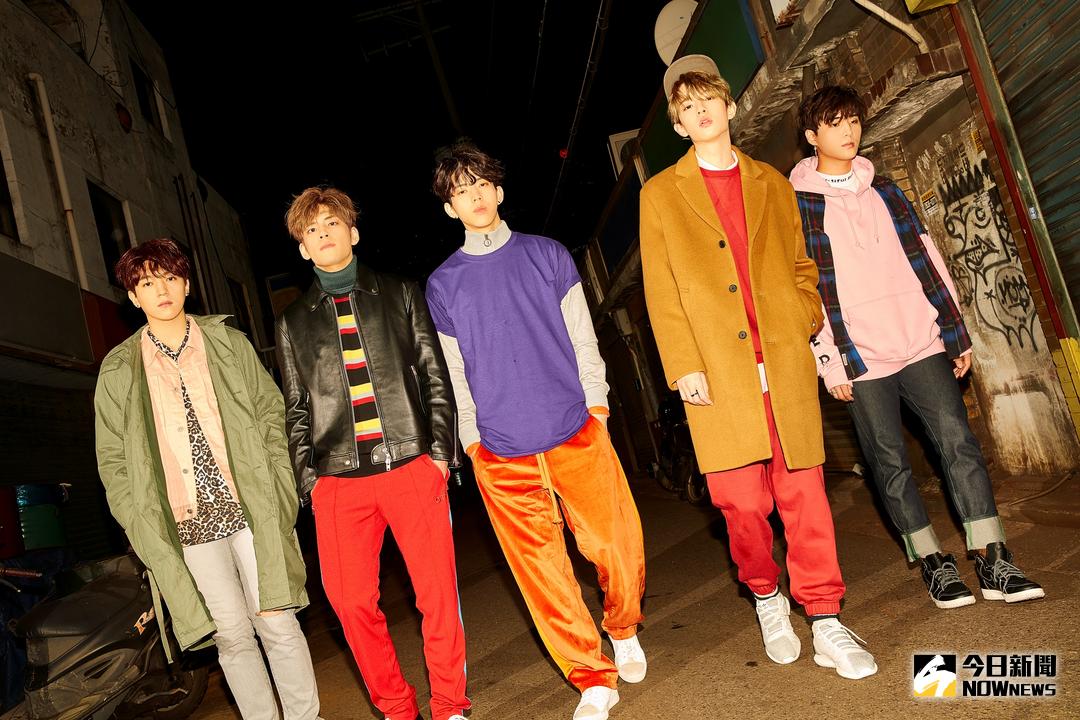 ▲DAY6越洋跟台灣歌迷打招呼。（圖／環球 , 2018.1.16）