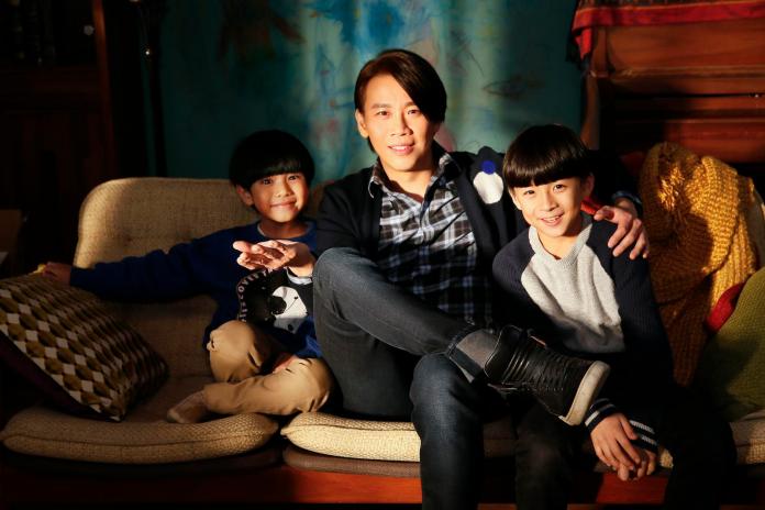 ▲陶喆收服小孩有一套，在新歌〈Mars Baby〉更與兩個小孩一起合拍MV。（圖／種子提供 , 2018.01.15）