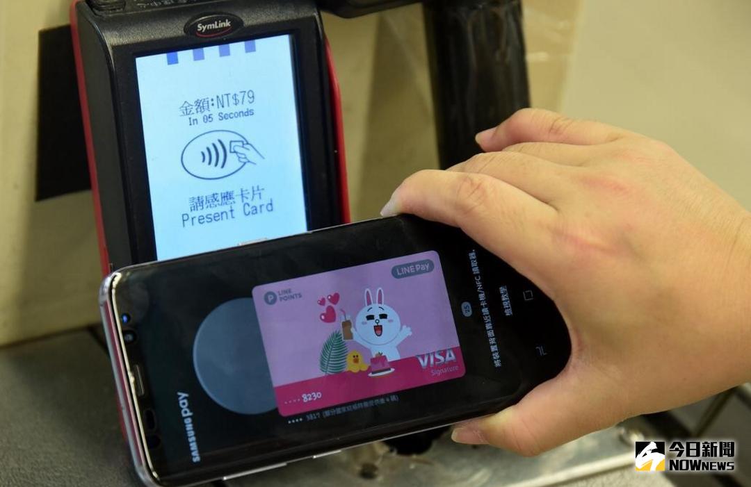 ▲除綁定信用卡之外，3大國際行動支付也開放支援簽帳金融卡，並由中信銀行搶頭，成為首家全面提供簽帳金融卡支援使用3大國際行動支付服務的銀行。（圖／NOWnews攝影中心）