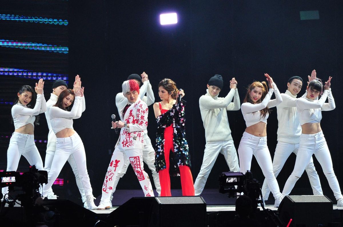 ▲黃子佼、Ella兩人妙語如珠。（圖／台視提供，2018.01.13）