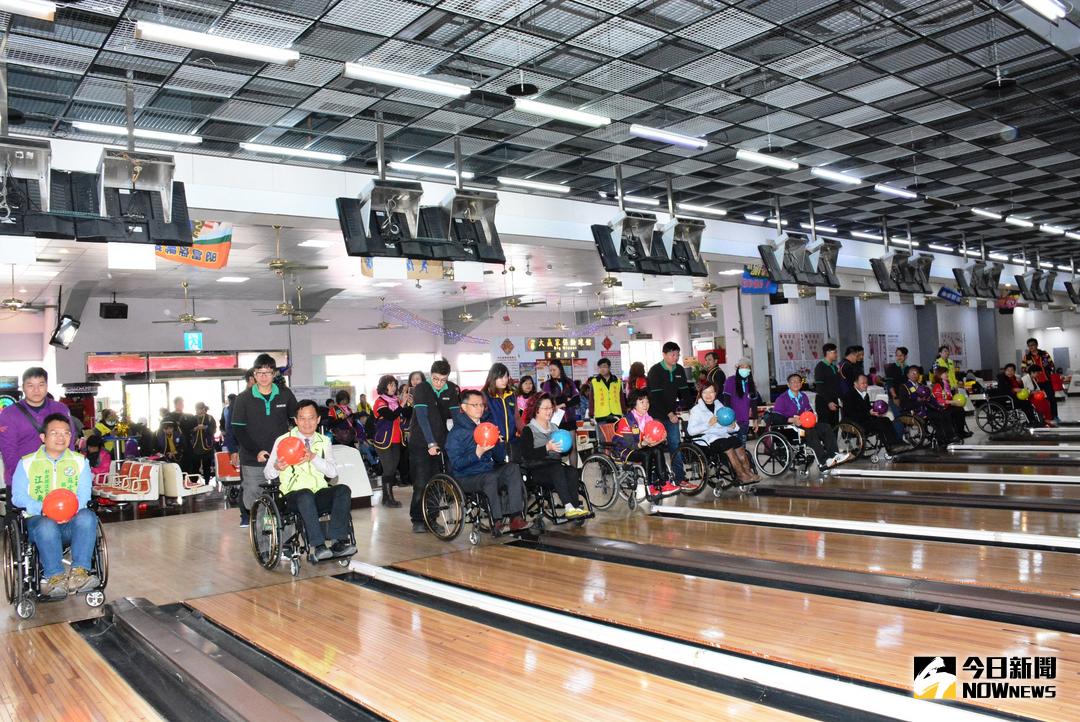 ▲2018第十八屆全國脊髓損傷者輪椅保齡球錦標賽，讓脊髓損傷朋友們有一個展現自我的舞台。（圖／記者陳雅芳攝，2018.01.13）