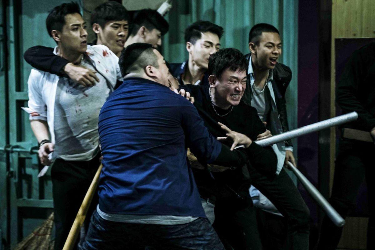 ▲王識賢（前中）力氣神大，連吳震亞（藍衣）都攔不住。（圖／理大國際多媒體提供，2018.01.12）