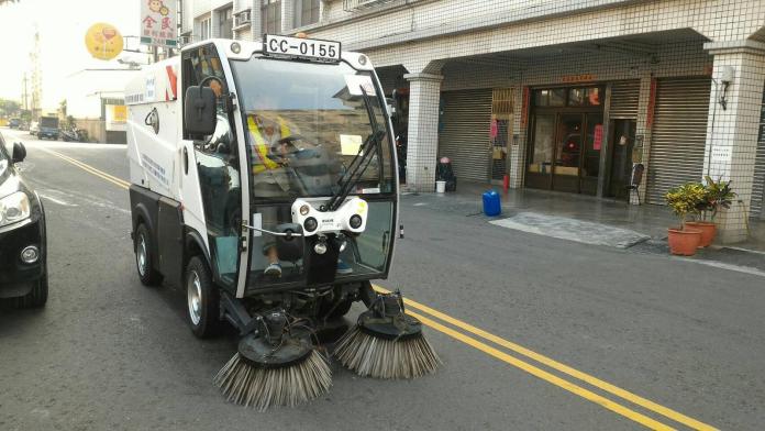 ▲小型掃街車將於白天作業，小港區道路可全日維護。（圖／高市環保局提供,2018.01.12）