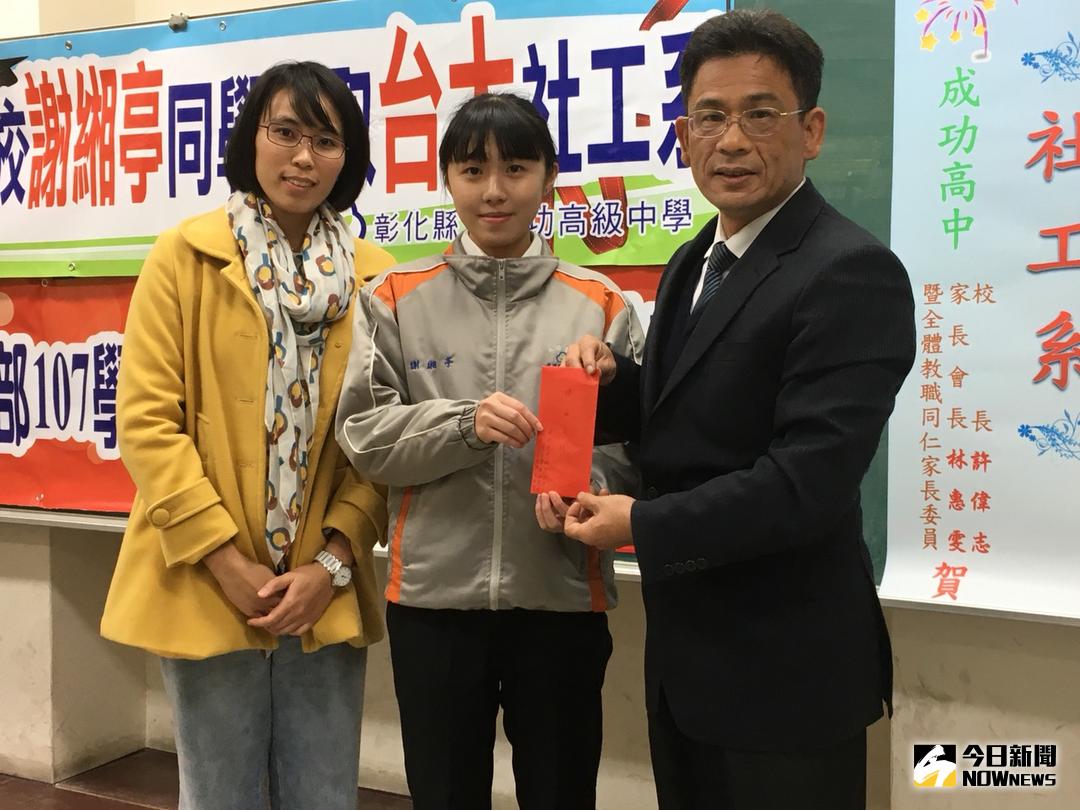 ▲學測未開跑，藉由特殊選材，謝緗亭成為成功高中部創立以來，第一名錄取台灣大學的學生。（圖／記者陳雅芳攝，2018.01.11）