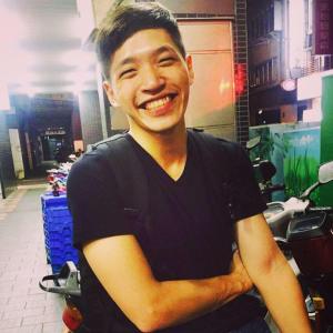 ▲客委會主委李永得在立院以客語報告卻受阻,時力黨團祕書陳為廷怒批國民黨搞戒嚴。(圖/取自陳為廷臉書) ▲遭影射對女警襲胸,陳為廷怒控:影片中根本沒有我!(圖/取自陳為廷臉書)