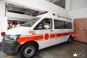 行人「擋救護車還比中指」無法可罰？交通部打臉高雄警察

