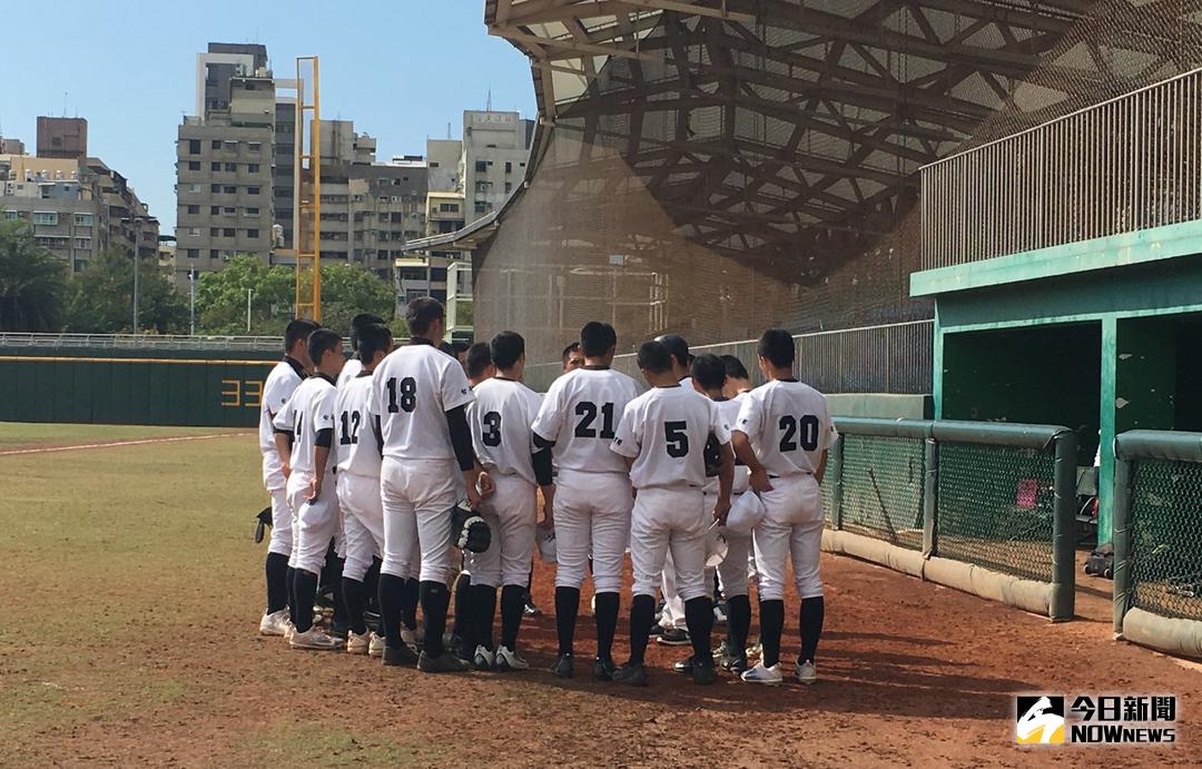 ▲為求更好，南英商工賽後檢討。（圖／鍾東穎攝 , 2017.01.08）