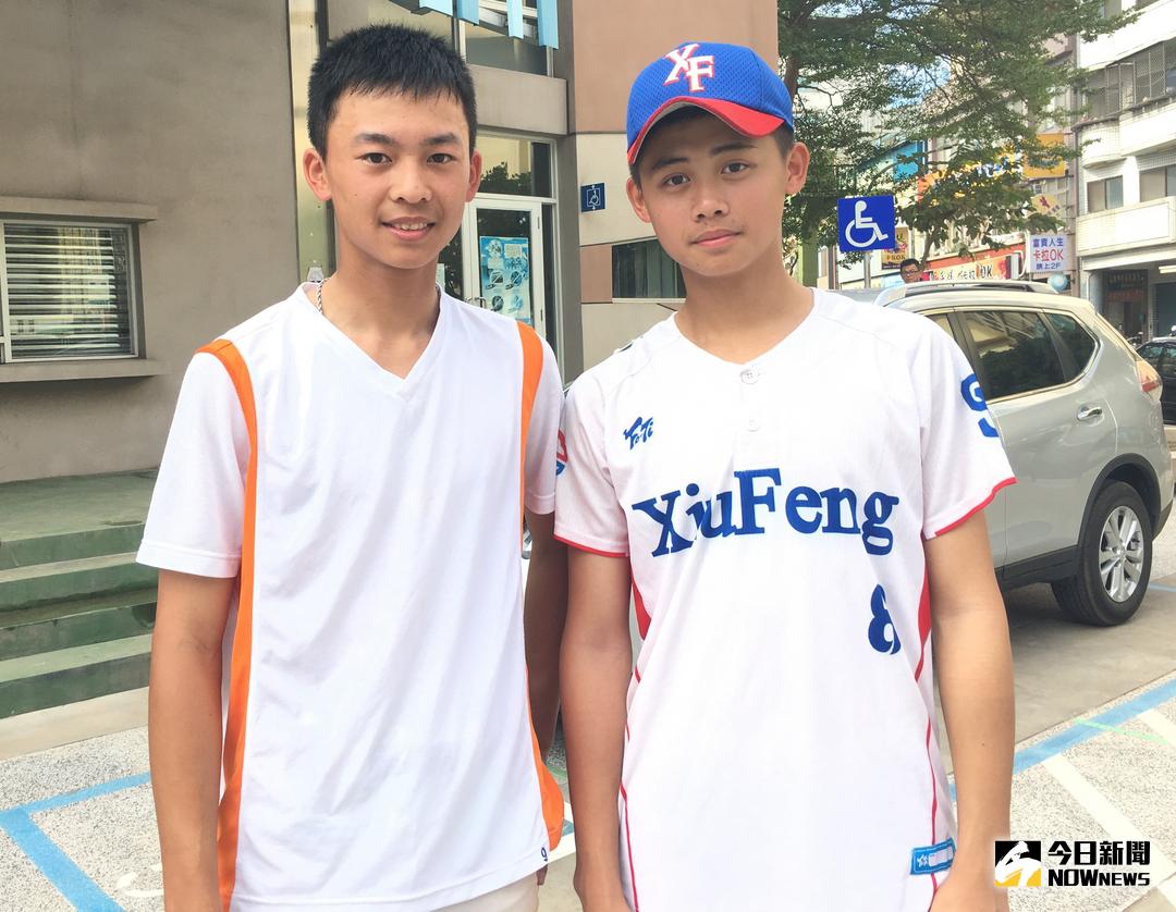 ▲秀峰高中王唯澤\\(左\\)、「二刀流」蘇韋翔。（圖／鍾東穎攝 , 2017.01.08）
