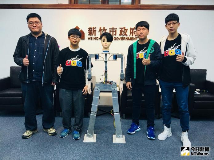 ▲竹市學生組團造跳舞機器人，獲世界盃季軍。（圖／陳志偉攝，2018.01.07）