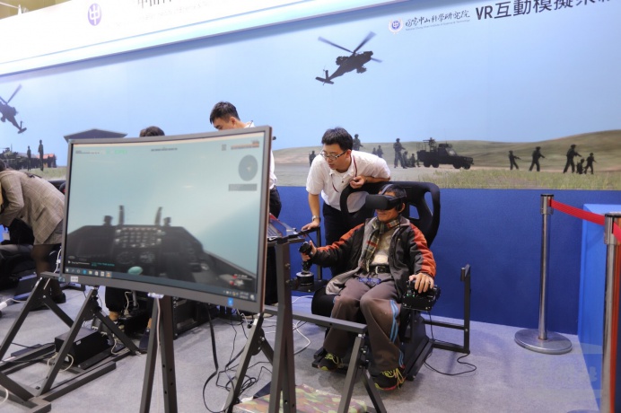 ▲ 國家中山科學研究院於國家資訊月臺南展活動中，展示「VR互動模擬系統」等研發成果。（中科院提供）