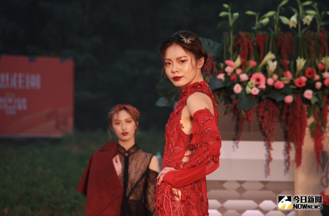 ▲樹德科大以紅藜意象設計的新穎系列服飾時尚走秀。（圖／記者陳宗傑攝,2018.01.06）