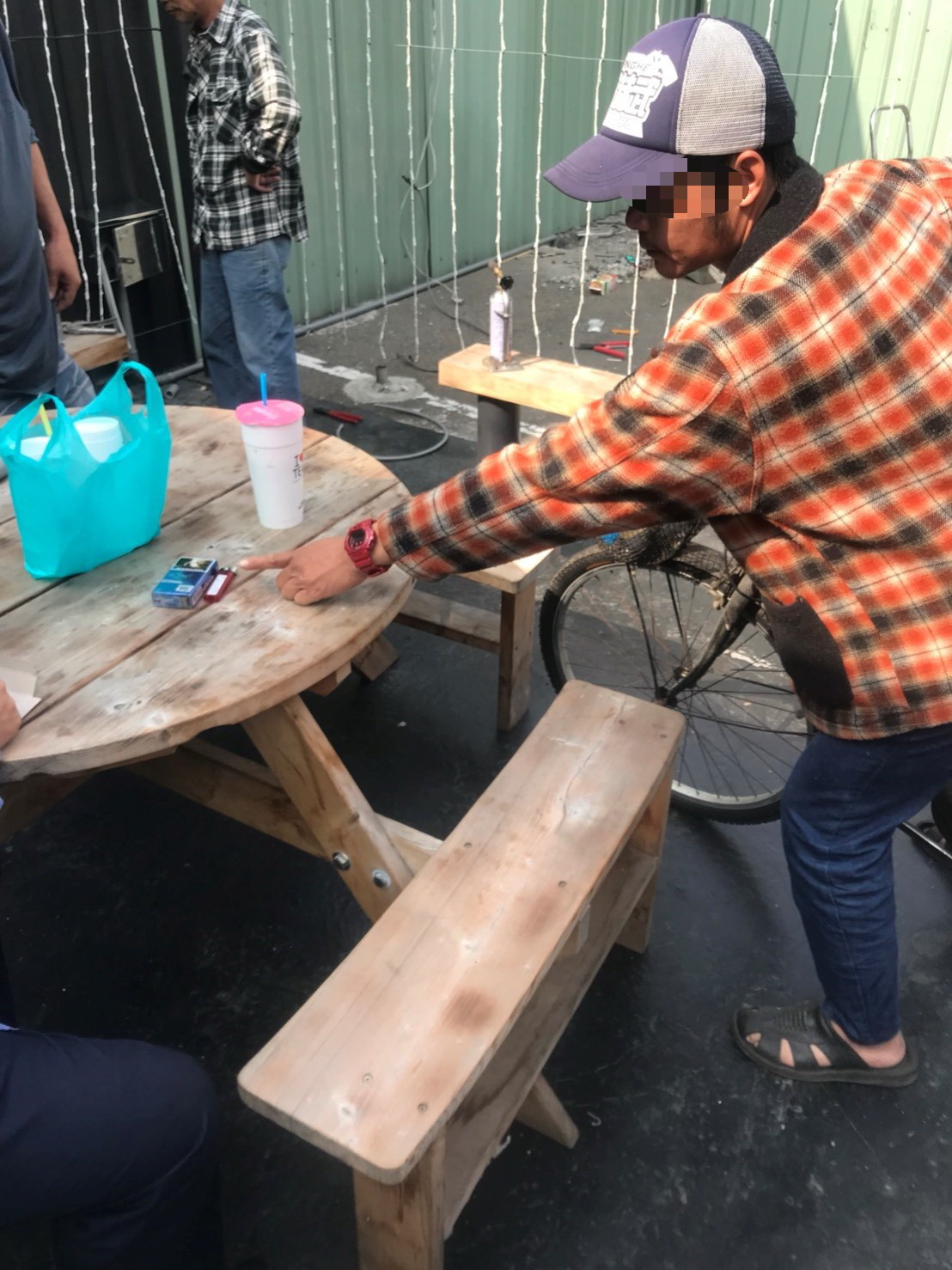 ▲賴嫌坦承所有之香菸是行竊取得。（圖／記者郭政隆翻攝）