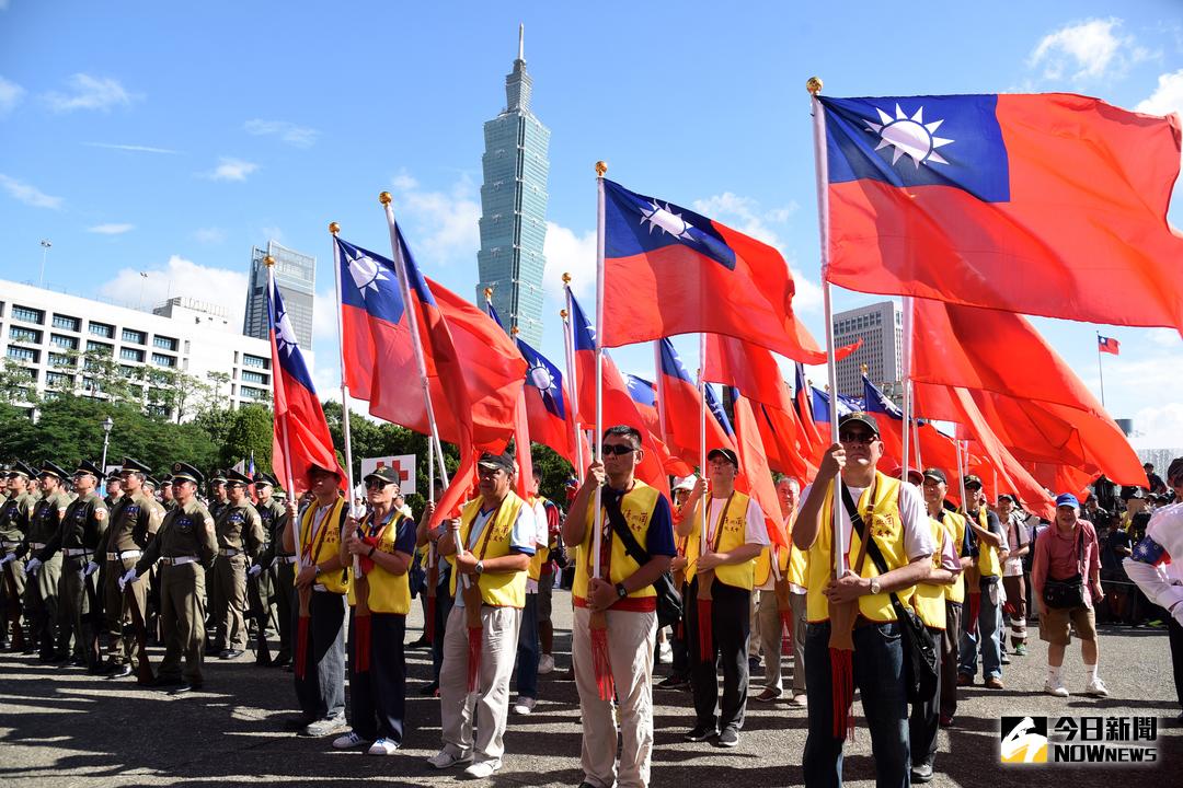 ▲「愛國旗 愛國家」慶祝活動，國父紀念館廣場上一片旗海。（圖／記者林柏年攝，2017.10.10）